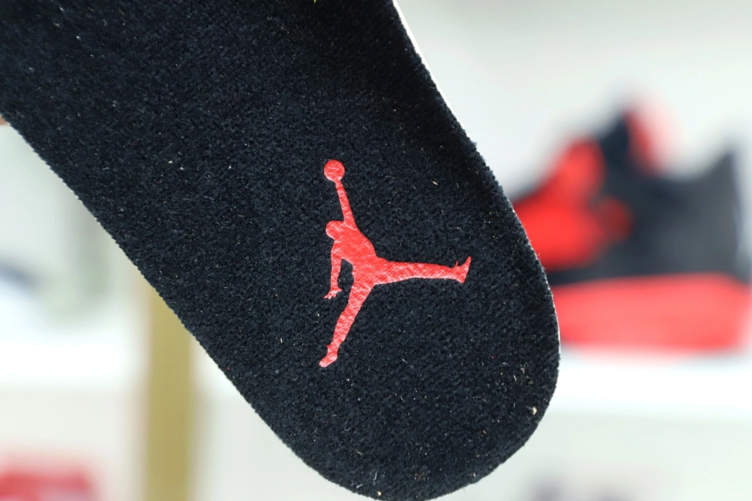 RETRO JORDAN AIR LOW 11 BRED 1225